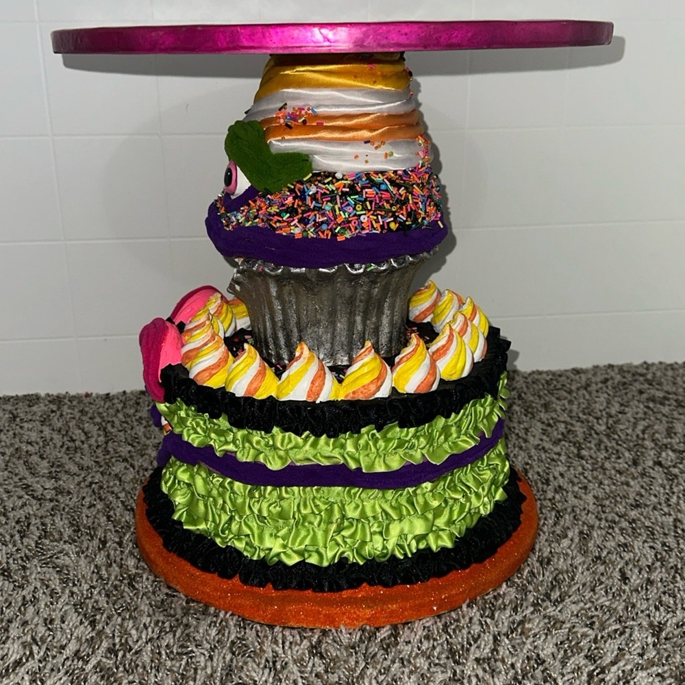 Katherine’s Collection Creepy Confections Cake Stand Halloween Faux Cake Horror - Picture 7 of 7